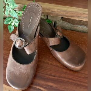 BareTraps Brown Mules with Cushioned Footbed
